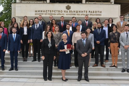 Професор д-р Ингрид Шикова получи годишната почетна награда на Дипломатическия институт